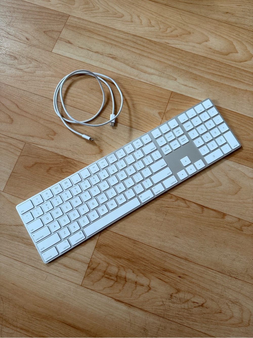 Apple Magic Keyboard (Wireless)